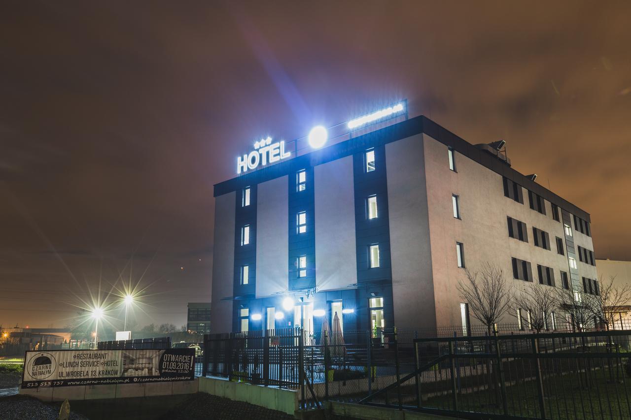 Czarno Na Bialym Hotel Cracovia Exterior foto